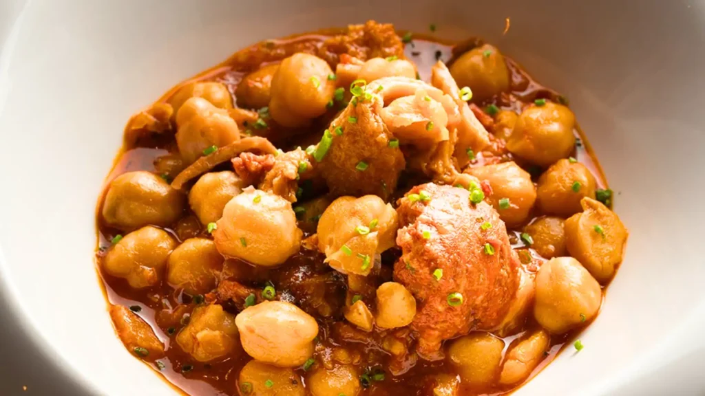 “El menudo de La Mari” (tripe stew)